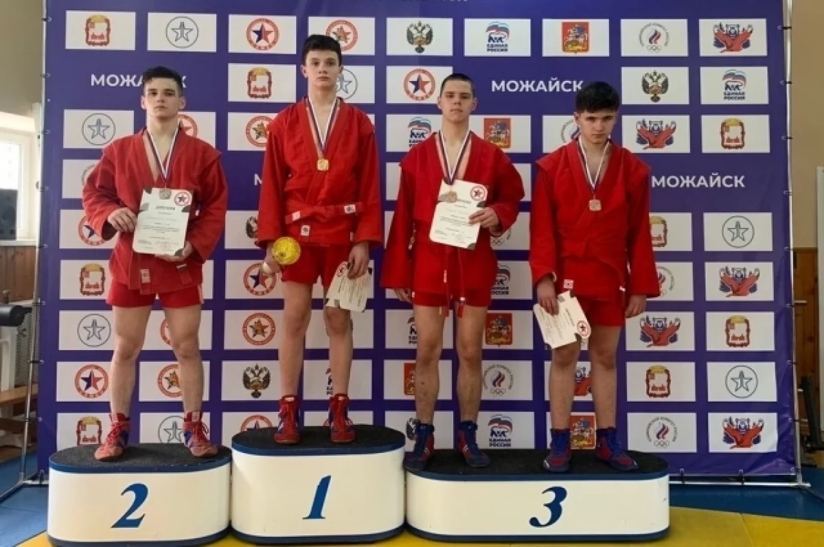Брянские самбисты завоевали четыре медали на юношеском первенстве ЦФО