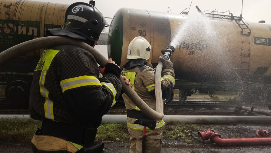 В Крыму пожарные потушили железнодорожную цистерну